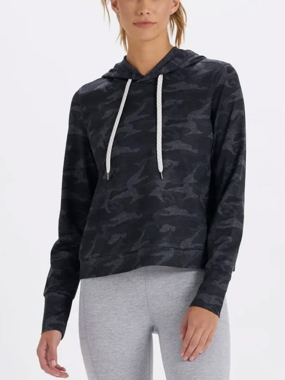 Vuori Women's Halo Essential Hoodie Sweatshirt in Camo Print Size Small